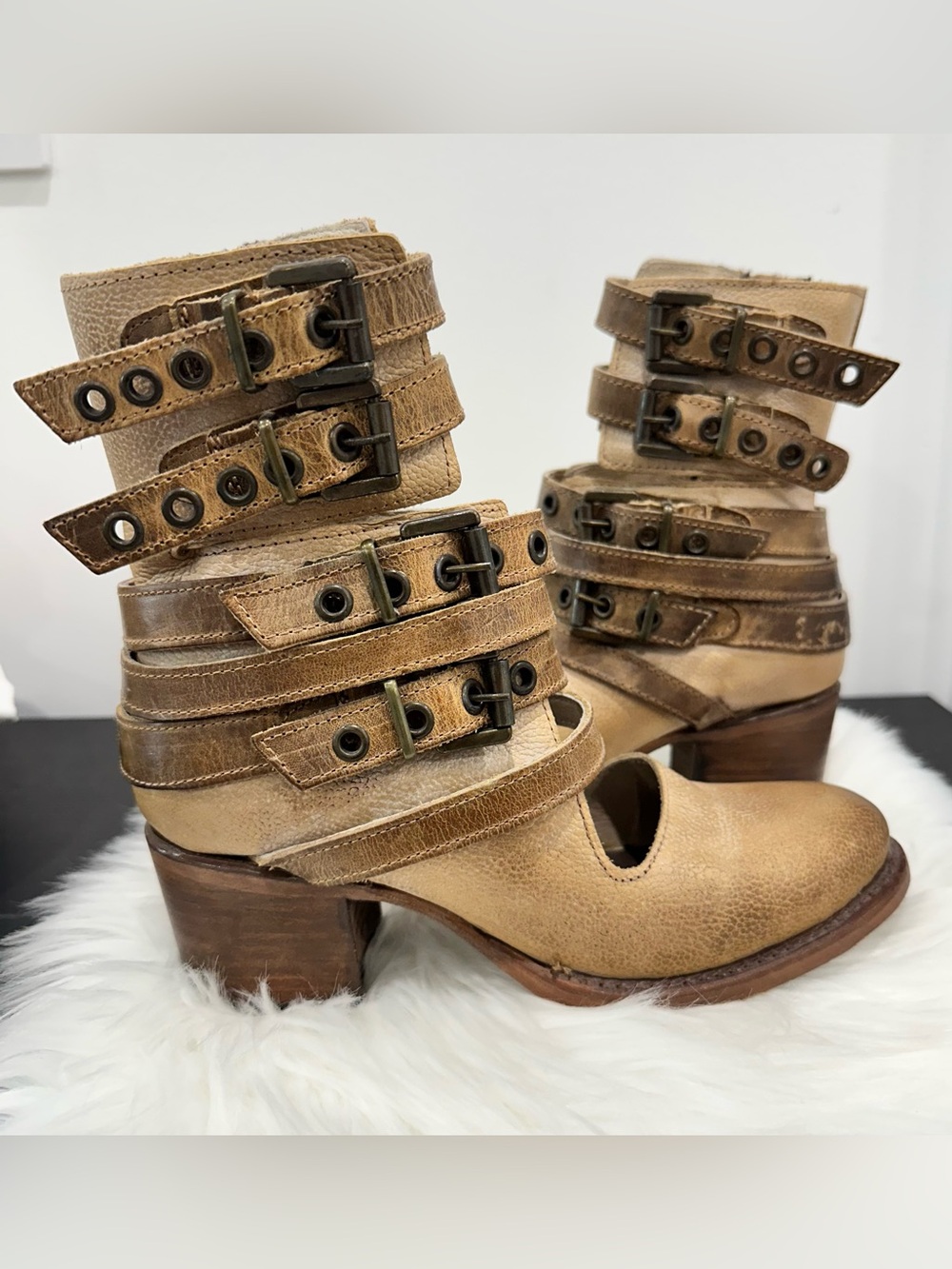 🦅 FREEBIRD BY STEVEN CLOVER Buckle Ankle Boots SZ 7 Tan - Picture 4 of 13